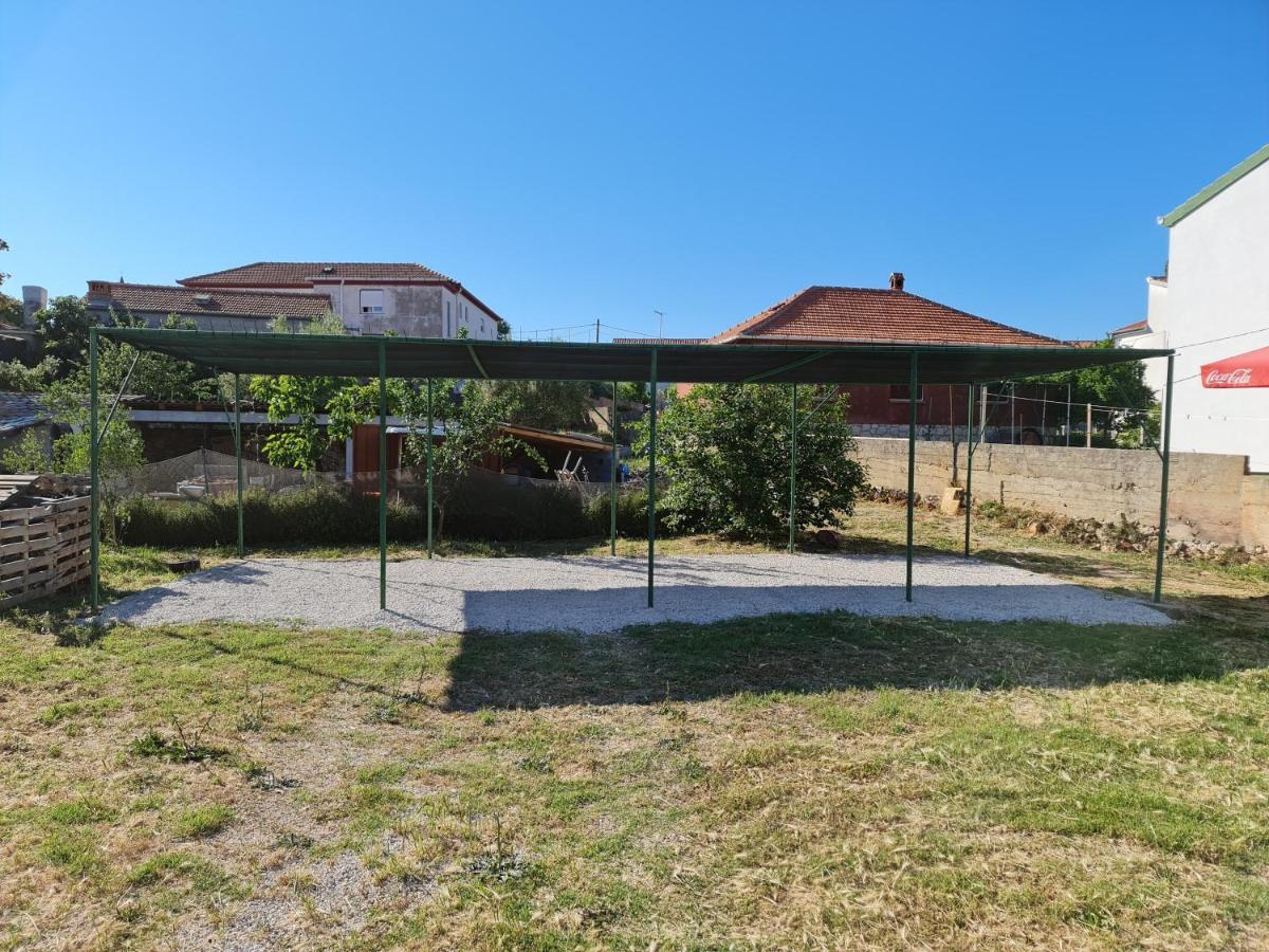 Apartmani Lenka Ugljan Εξωτερικό φωτογραφία
