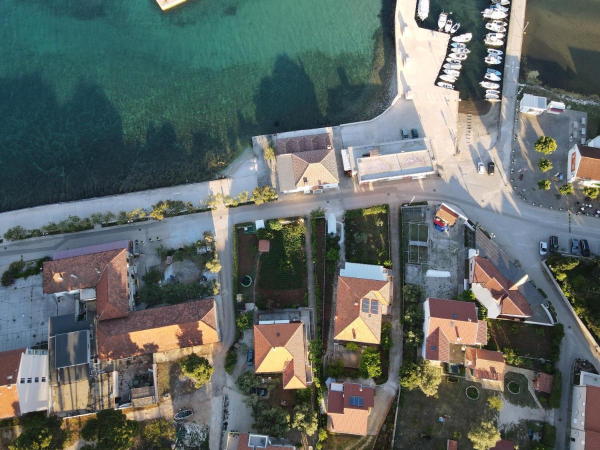 Apartmani Lenka Ugljan Εξωτερικό φωτογραφία