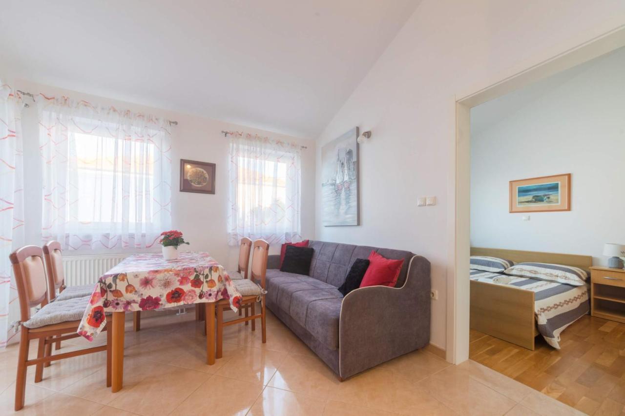 Apartmani Lenka Ugljan Εξωτερικό φωτογραφία